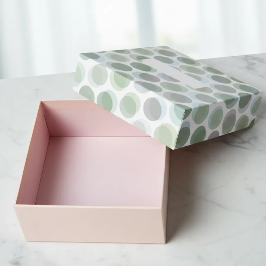 A simple white lid and base box with a custom logo on top.