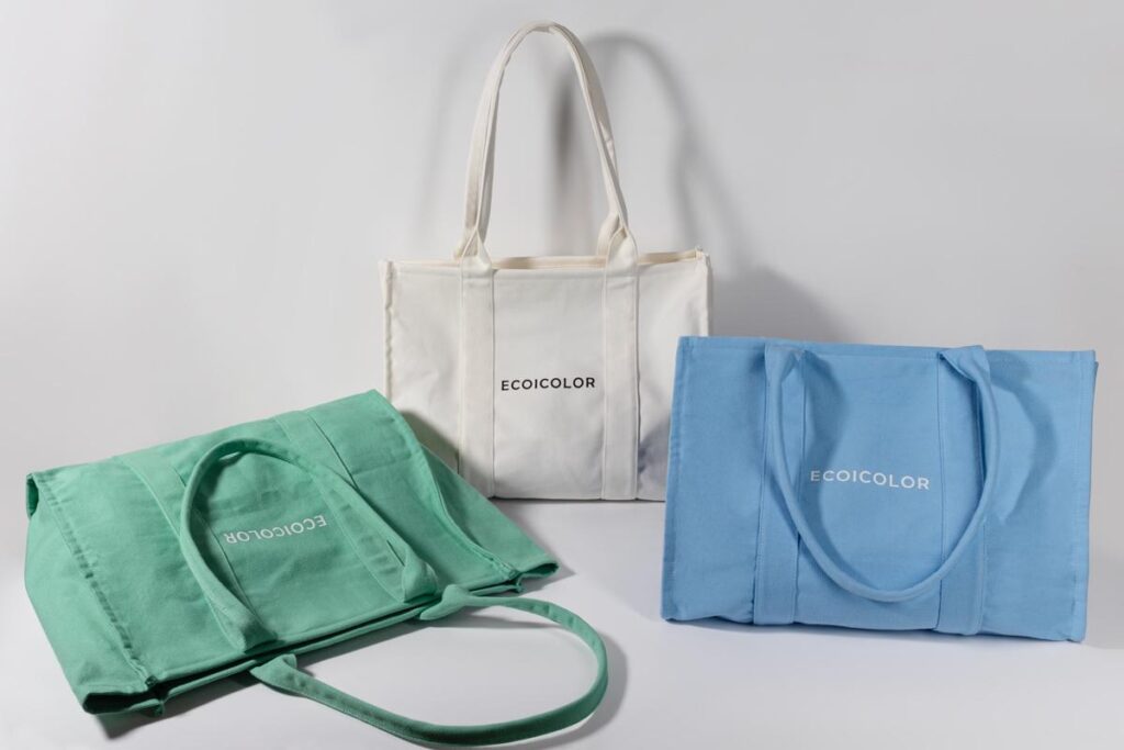Custom canvas tote bags for GWP and brand gifting, made from sustainable fabrics for retail and promotional use