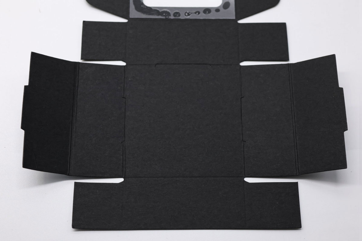 Collapsible rigid box hinge engineering detail