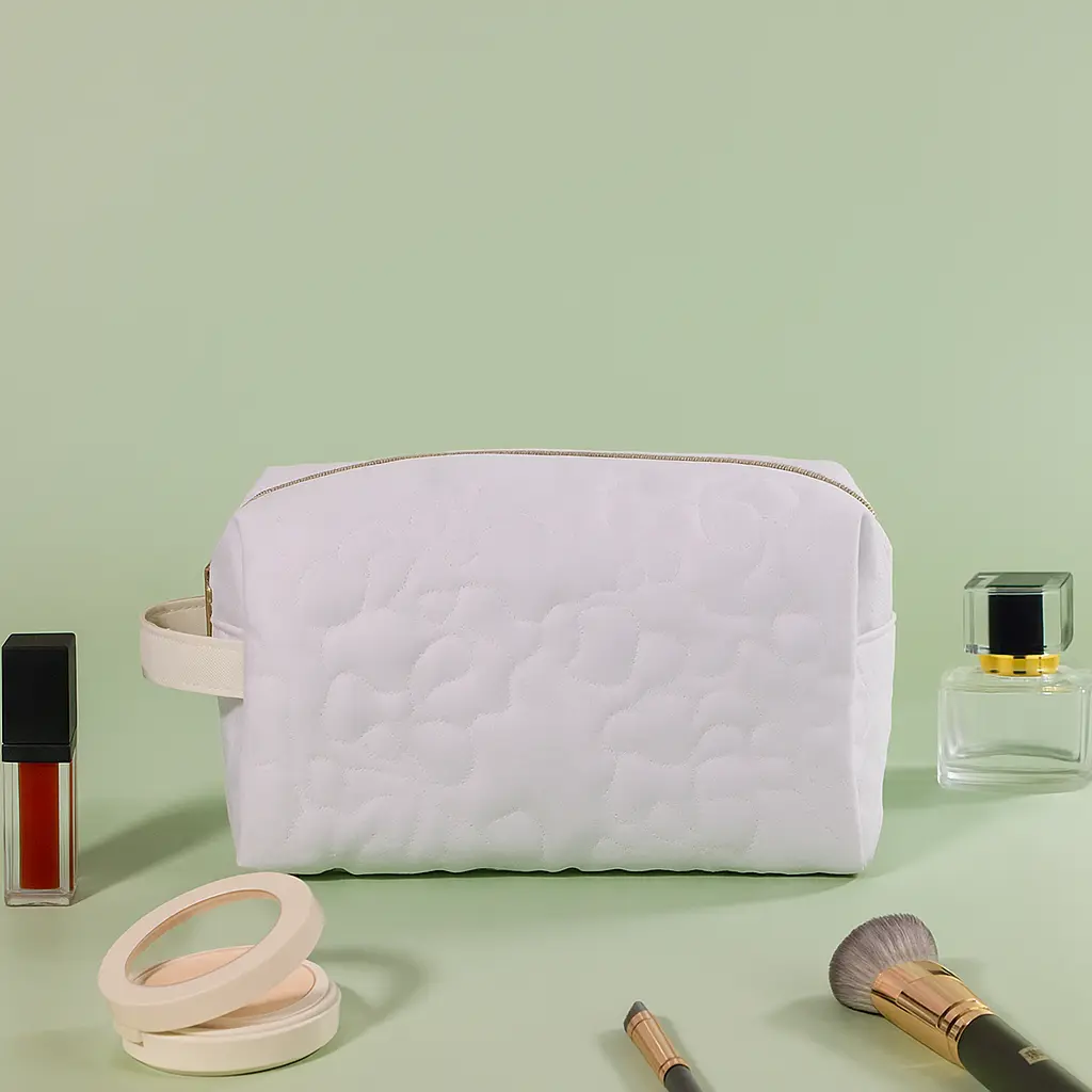 Cosmetic bag material options used for beauty packaging brief planning