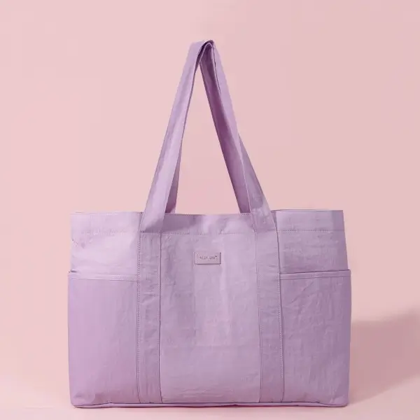Large-Travel-Tote-Bag-Manufacturing