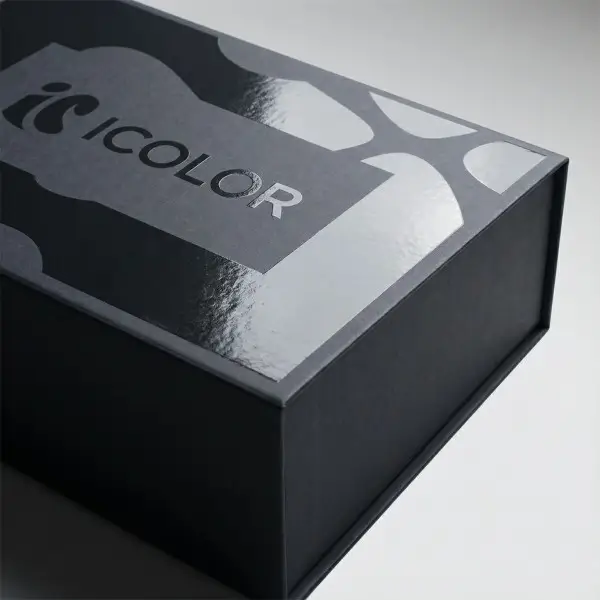 spot-uv-printing-custom-packaging-high-gloss-detail