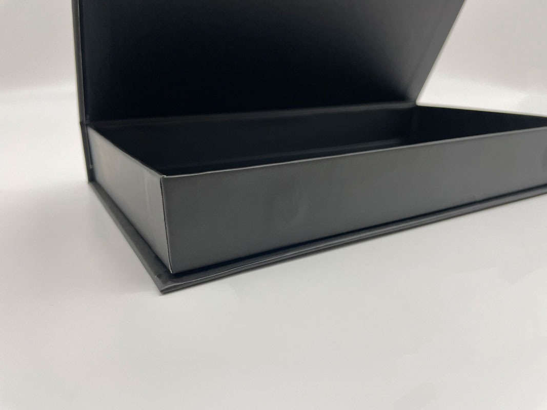 Wrapped rigid hinged box corner and edge detail